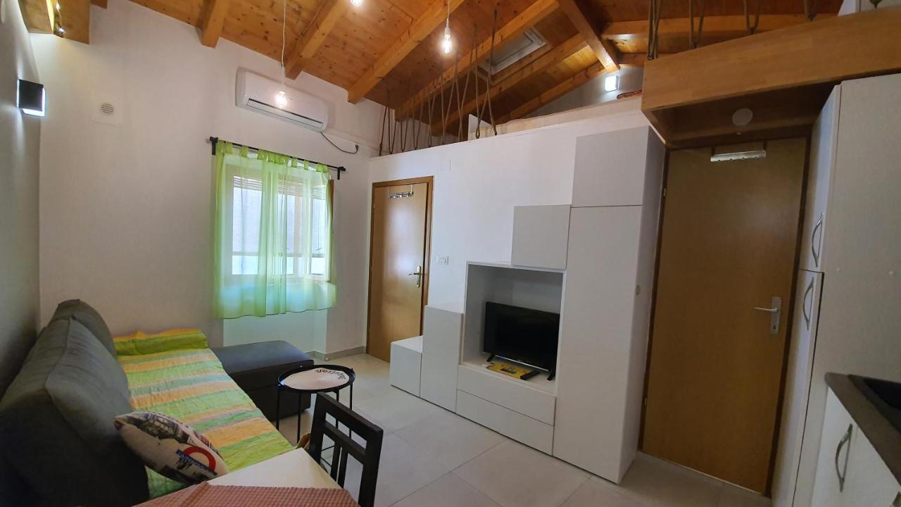 Franceska Apartmani Cres Exterior foto